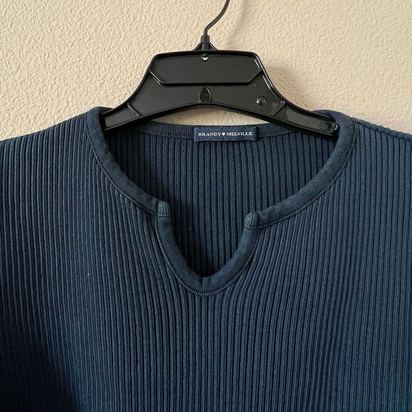Brandy Melville Ribbed Split Neck Sweater Crop Top - Picture 2 of 7